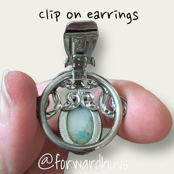 Southwest Style FAUX Turquoise Clip on Vintage Earrings  - Picture 7 of 9